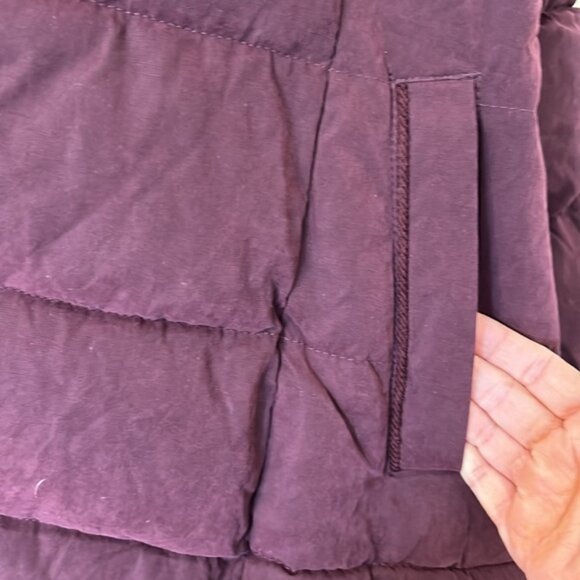 St.John’s Bay burgundy zip down parka with detachable hood 2X two front pockets - Picture 6 of 10
